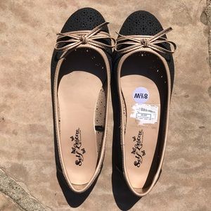NWOT cute black and tan flats (8 1/2)